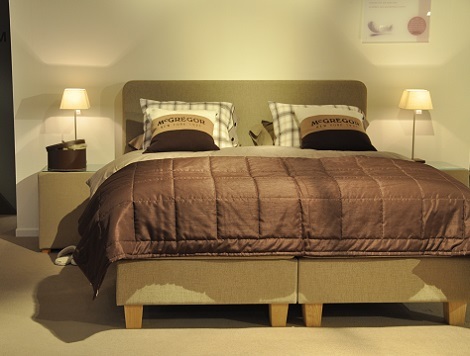 Cevelit sprei, blok dessin ,maat ,260 x 250 cm. 6912, kleur bruin,bot slapen zwaag